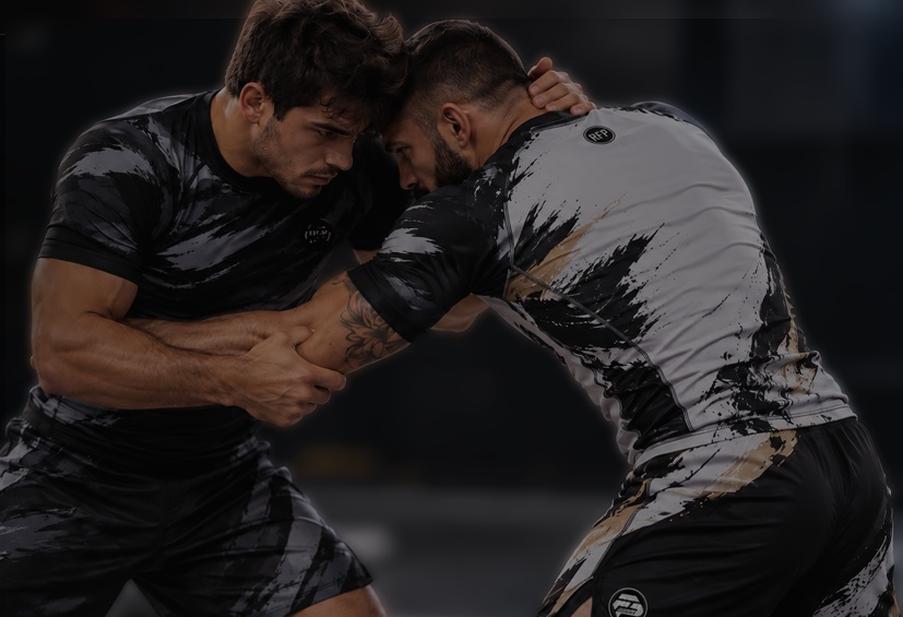 Dos atletas practicando grappling con rashguards de FAIXA PRETA FIGHTWEAR